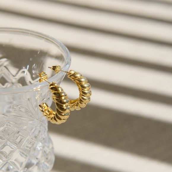 CLOSING SALE! 18K Gold Plated croissant medium Hoop Earrings - Picture 5 of 7